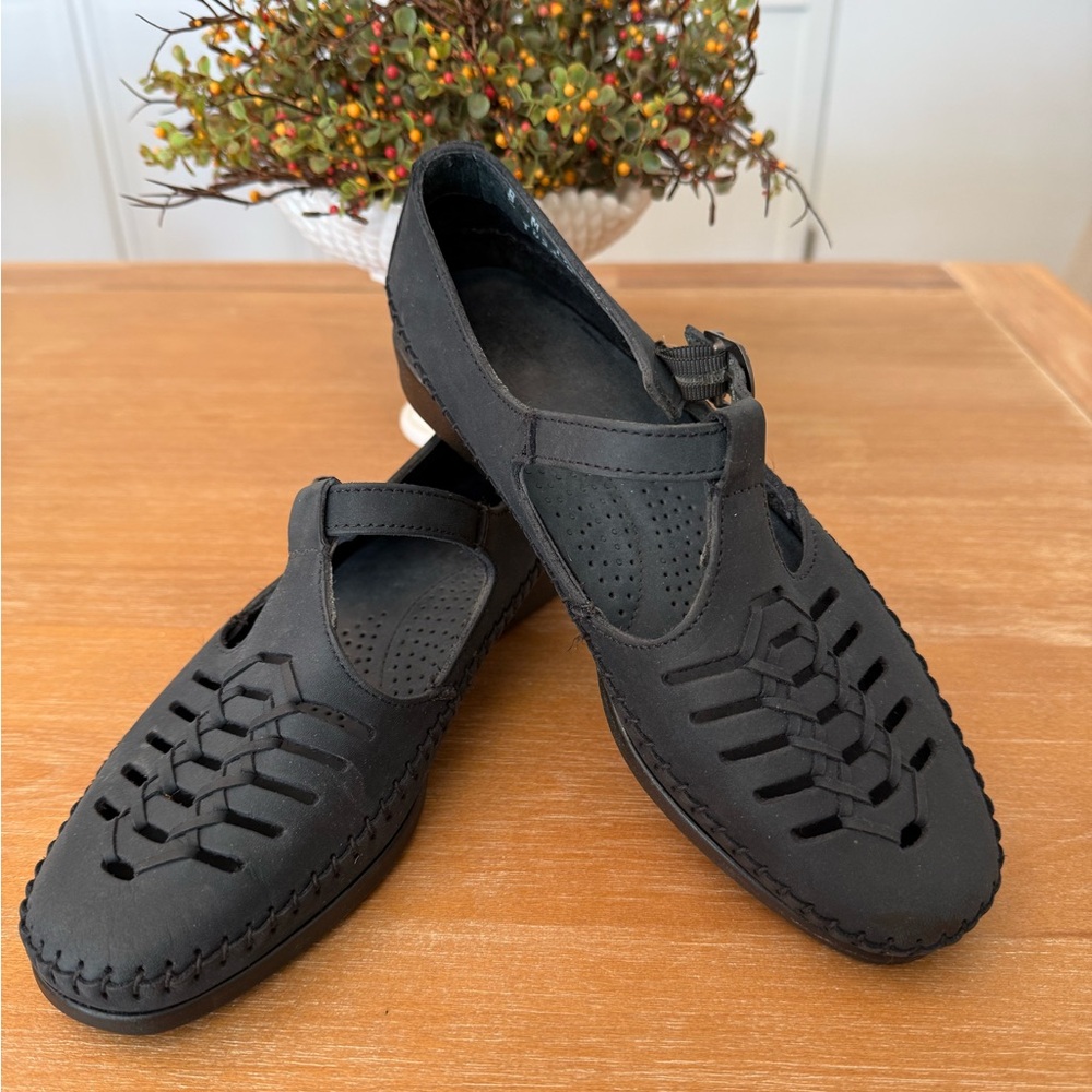 Dexter Women’s Black Leather Mary Jane Flats